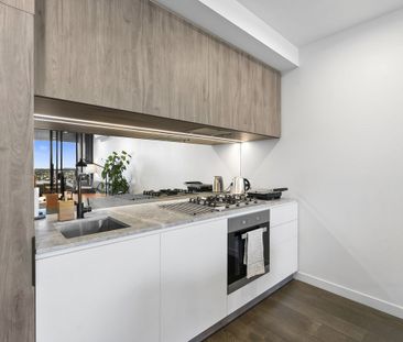 Level 19 Unfurnished Apartment with City Views | Walk to Everything - Photo 5