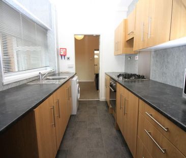 3 bedroom terraced house to rent - Photo 6