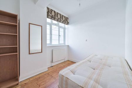 4 bedroom flat to rent - Photo 3