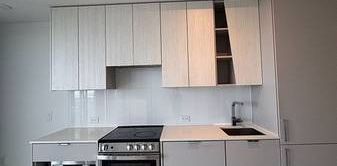 Burnhamthorpe/Confederation Brand New Luxurious 1Bdrm +Den As 2nd Bdr - Photo 2