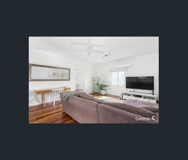 Lovely Character Cottage with Swimming Pool! - Photo 3