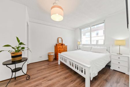 Spacious One Bedroom Apartment In A Great Location - Photo 4