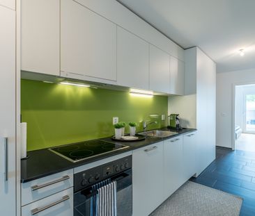 Bright 2.5 room of 71 m2 - Photo 4