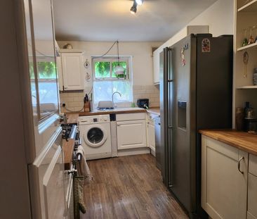 Room in a Shared House, Strawberry Terrace, N10 - Photo 1