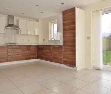 4 bedroom semi-detached house to rent - Photo 2