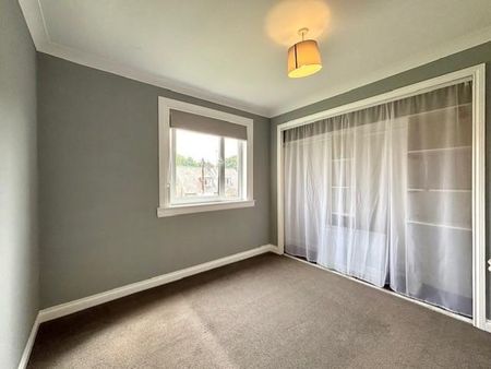 3 bedroom flat to rent - Photo 5