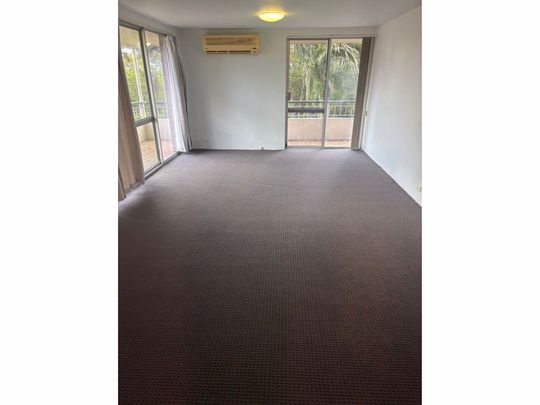 Spacious Apartment with Leafy Views - Photo 1