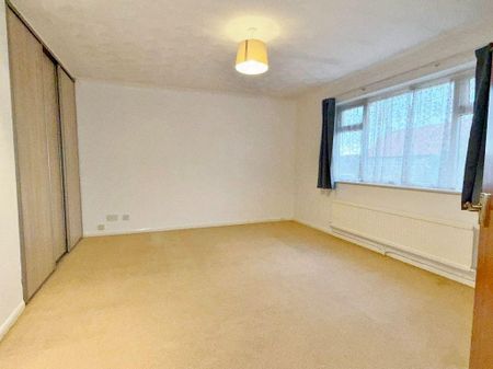 4 bedroom detached house to rent - Photo 3