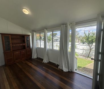 Newly Painted Comfortable Home in Svensson Heights! - Low Maintenan... - Photo 2