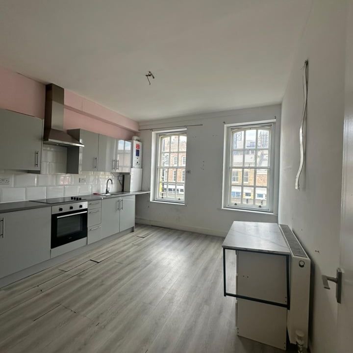 3 Bed Flat, High Road, N17 - Photo 1
