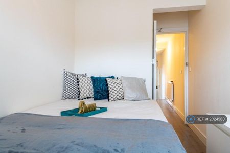 6 bedroom terraced house to rent - Photo 4