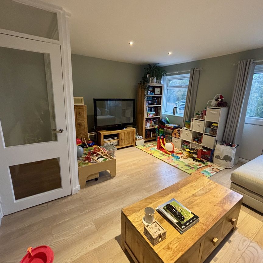 Old Crest Avenue, Redditch - Photo 1