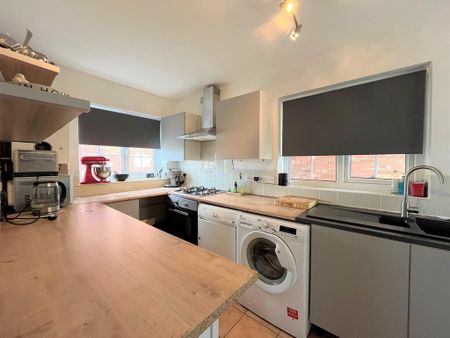 2 bedroom end of terrace house to rent - Photo 5