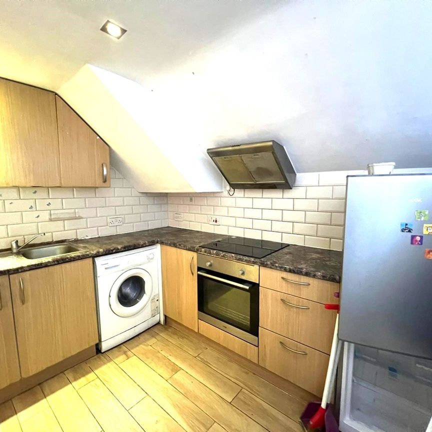 2 Bed Flat, High Road, IG1 - Photo 1