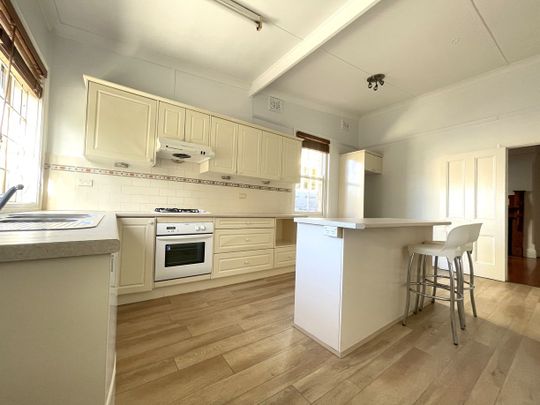 Charming 2 Bedroom Semi Home - Photo 1