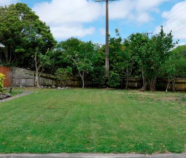 Beautifully Presented Three-Bedroom Home with Stunning Garden and P... - Photo 5