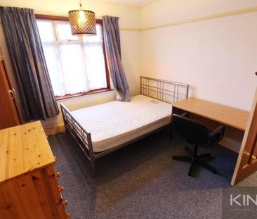 6 bedroom semi-detached house to rent - Photo 2