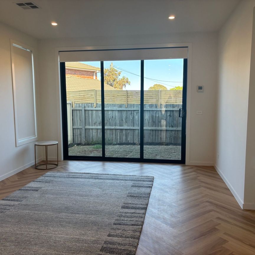 Charming 3-Bed Unit in Craigieburn - Photo 1