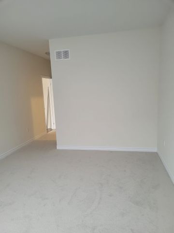 For Lease - 133 Berkely Street, Wasaga Beach, Ontario - Photo 5