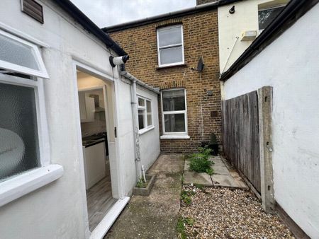 3 bedroom house to rent - Photo 3