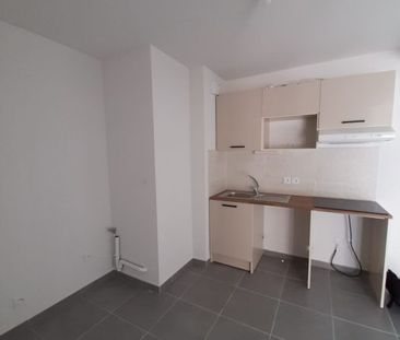 T3 AVEC BALCON ET DEUX PARKINGS - Photo 3