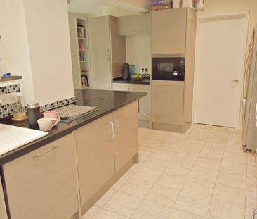 4 bedroom detached house to rent - Photo 2