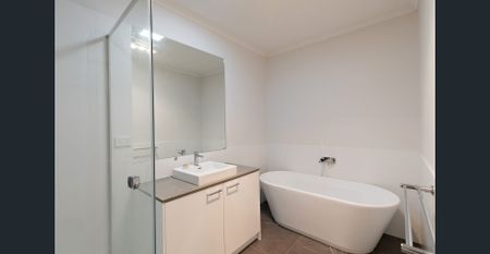 WELL PRESENTED 3 BEDROOM HOME WITH 2 SEPARATE LIVING AREAS - Photo 4