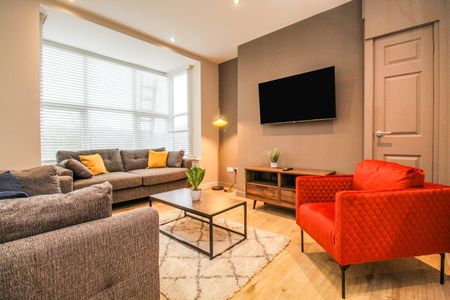 BILLS INCLUDED – Melville Place, Woodhouse, Leeds, LS6 - Photo 2