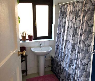 1 bedroom in a house share to rent - Photo 6