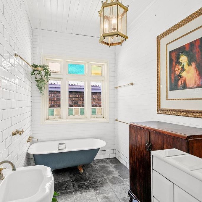 Beautifully Presented Cottage in the Heart of Thirroul! - Photo 1