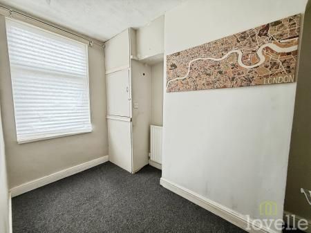 2 bedroom Terraced House To Let - Photo 5