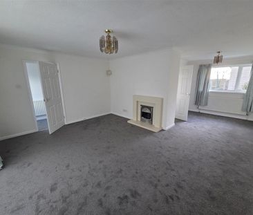 3 bedroom detached bungalow to rent - Photo 2