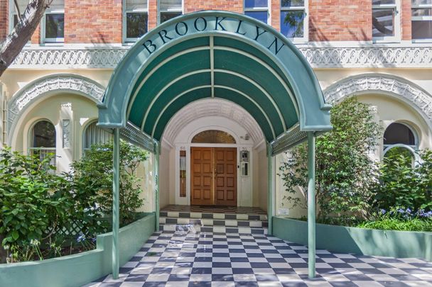 Retro in The Brooklyn - Photo 1