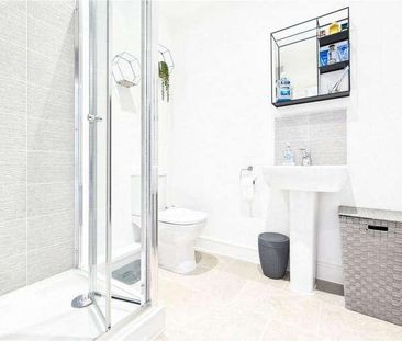 Bolton Drive, Shinfield, Reading, Berkshire, RG2 - Photo 6