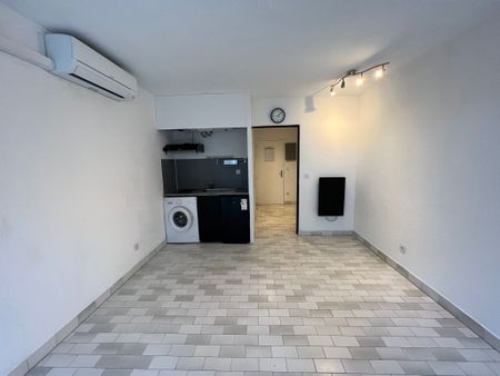 Location Appartement 1 pièce 22m² SANARY SUR MER 83110 - Photo 2