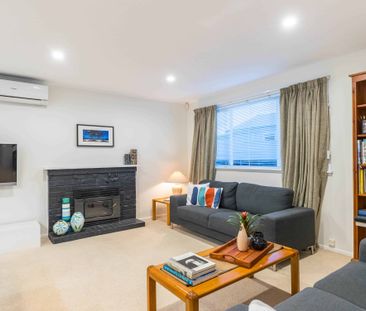 Stunning Mt Wellington Three Bed - Photo 1