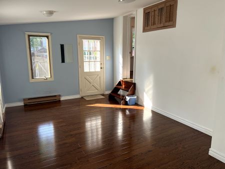 For Lease - 46 Ilfracombe Crescent, Toronto, Ontario - Photo 2