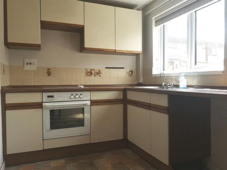 3 bedroom semi-detached house to rent - Photo 5