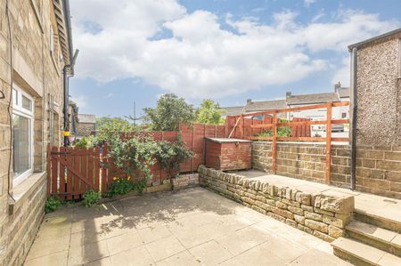 3 bed terraced house to rent in North Royd, Barkisland, Halifax - Photo 4