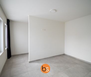 Volledig gerenoveerd appartement op 2e verdieping met 2 slaapkamers... - Foto 1