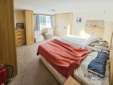 4 bedroom semi-detached house to rent - Photo 2