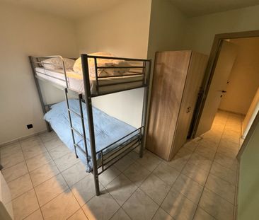 Ongemeubeld 2 slaapkamer appartement met achterkoer - Photo 4