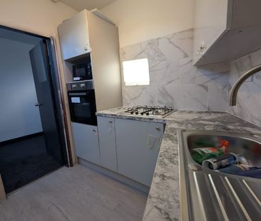 1 Bed Flat, Burley Street, LS3 - Photo 4