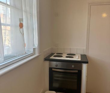 Studio Flat, High Road, N17 - Photo 6