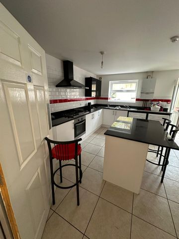 Hearsall Lane Room 6 - Photo 5