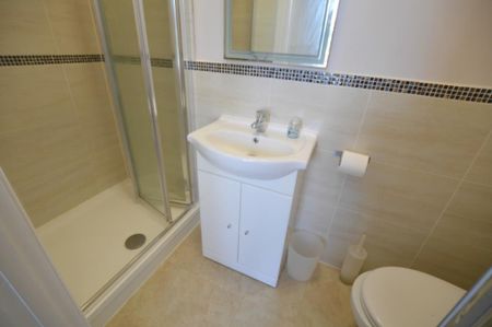 1 bedroom in a house share to rent - Photo 5