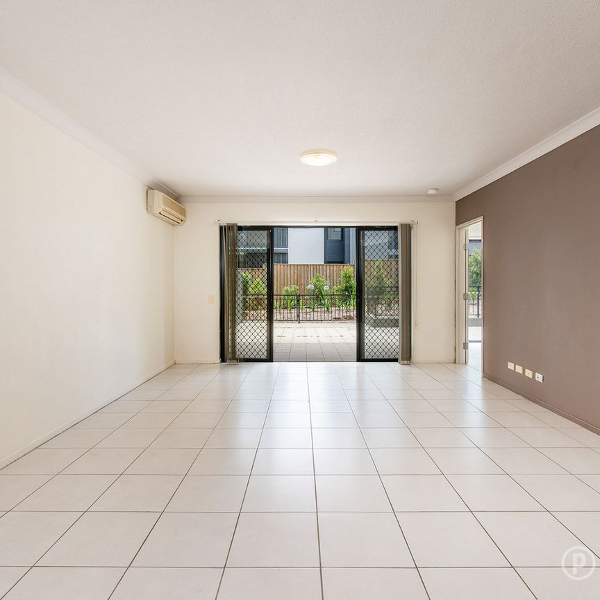 Generous Ground Floor Apartment - Photo 1