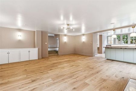 Beautifully renovated five bedroom school house conversion in Petersham - Photo 2