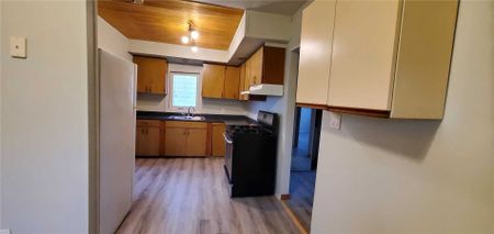 For Lease - 14 Elm Grove Avenue, Richmond Hill, Ontario - Photo 4