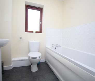 3 bedroom semi-detached house to rent - Photo 6